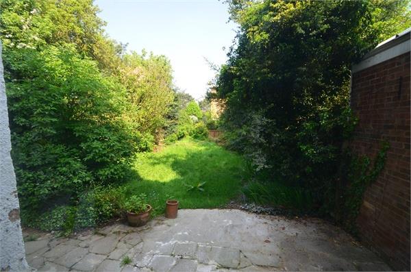 Sylvan Avenue, Mill Hill